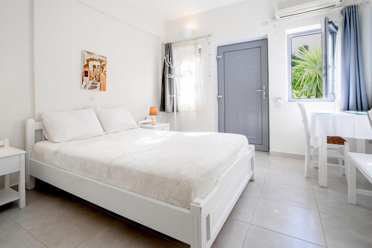 Ersi Villas Fira  Pokoj fotografie